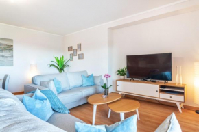 Privilege Apartment Dalia with Rooftop Pool, Village Marina - Olhão